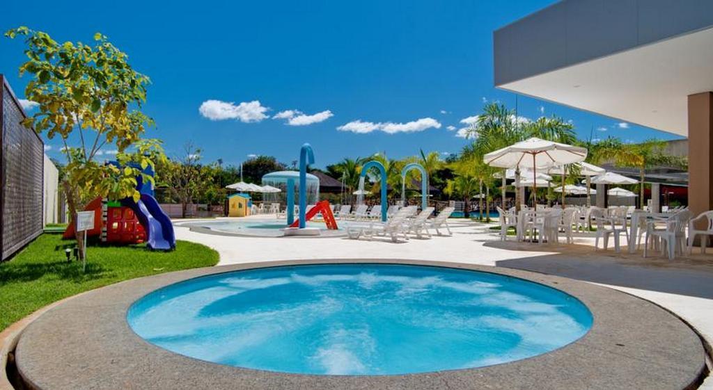 Le Jardin - *